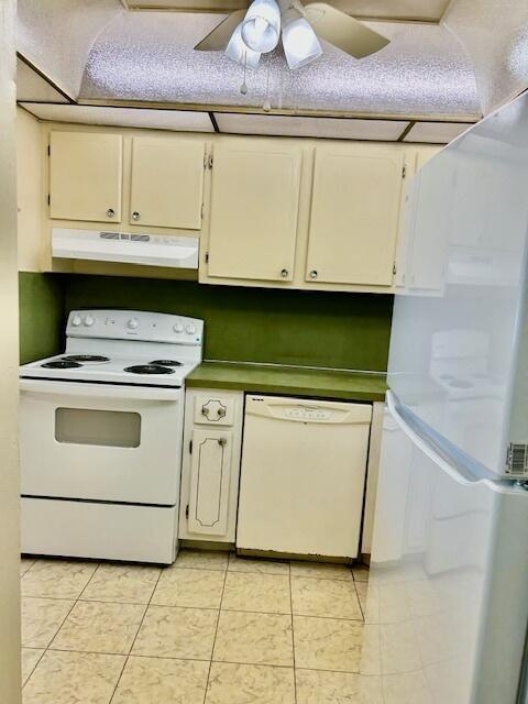 7960 Sunrise Lakes Drive N 205, Sunrise, FL, 33322/$65,000 1 7960 Sunrise Lakes Drive N 205
