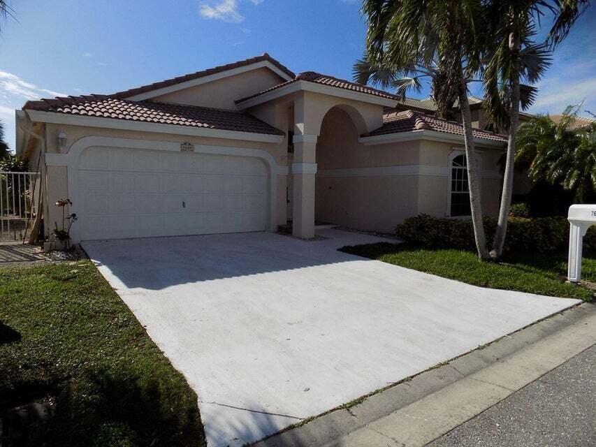 A Rated Schools, nicely updated 3/2 in Northtree. Great location! Located on the large community lake - put in a kayak or small sailboat and enjoy Florida's beautiful weather. Screened lanai spans the back of the home to enjoy views of water. Open floor plan --- plus a 2 car garage! Split plan, large master with two walk-in closets. Available September 1