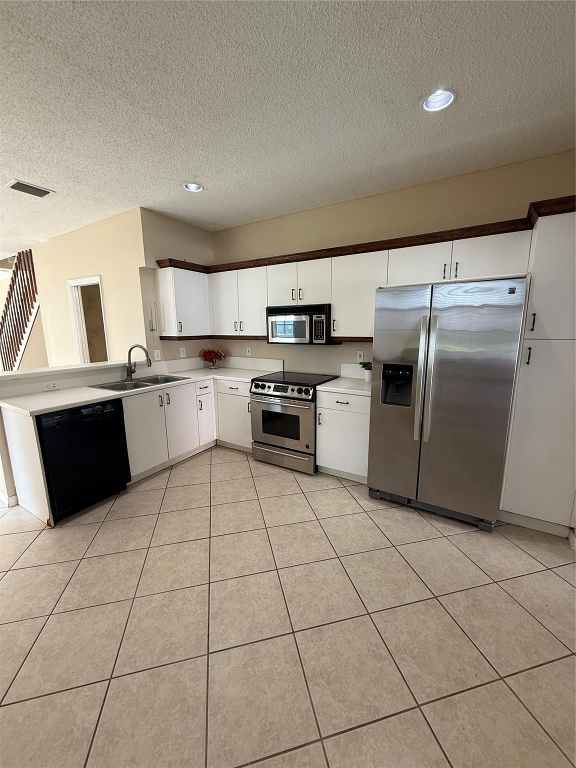 Sectors 8, 9 & 10 161-3 B - Residential Lease