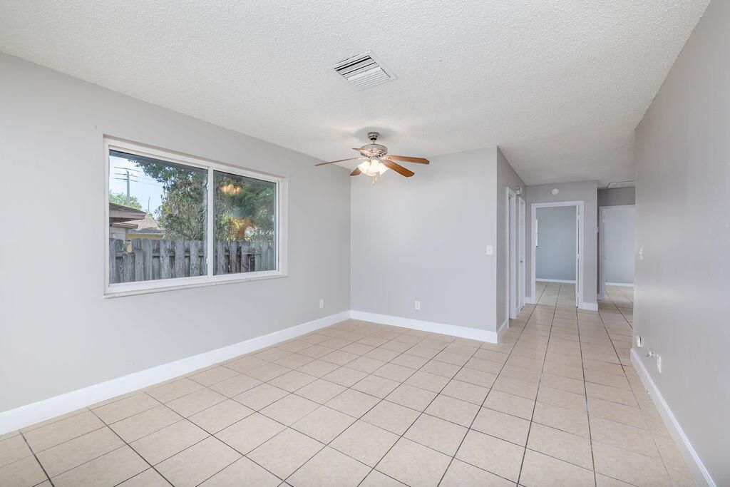 Photo of 917 SE Nassau Avenue, Stuart, FL 34994 (MLS # B26033120)