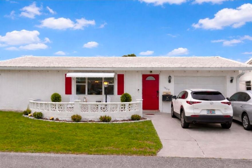 BEAUTIFUL SINGLE HOME REMODELED IN A 55 + COMMUNITY, 2 BEDS + 2 FULL BATHS, OPEN LAYOUT WITH VINYL FLOORING, KITCHEN WITH BLACK GRANITE COUNTERTOP, STAINLESS STEEL APPLIANCES, 2 BATHROOMS TOTALY ROMODELED, ENCLOSED FLORIDA ROOM WITH ACCESS TO THE PATIO, COVERED CAR GARAGE, ALMOST NEW AC, BEAUTIFUL COMMUNITY WITH SWIMMING POOLS, HOT TUB, GAME ROOM, LIBRARY, SHUFFLEBOARD, BILLIARD ROOM, BBQ AREA, CLOSE TO GOLF CURSE, SIDE WALKS, EXCELLENT LOCATION, LOW ASSOCIATION, MOST VISIT IT...