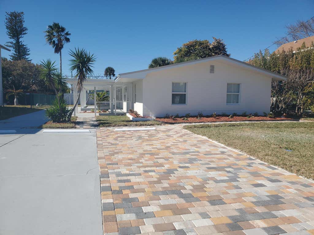 Photo of 335 HERNANDO Street, Fort Pierce, FL 34949 (MLS # B26059456)