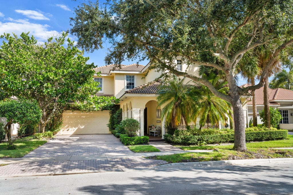 Photo of 182 Via Veracruz, Jupiter, FL 33458 (MLS # B26087120)