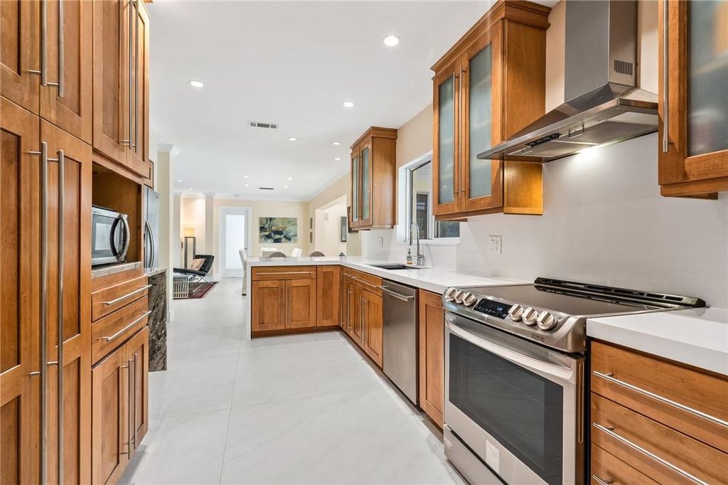 Photo of 3029 Center Avenue, Fort Lauderdale, FL 33308 (MLS # B26019342)