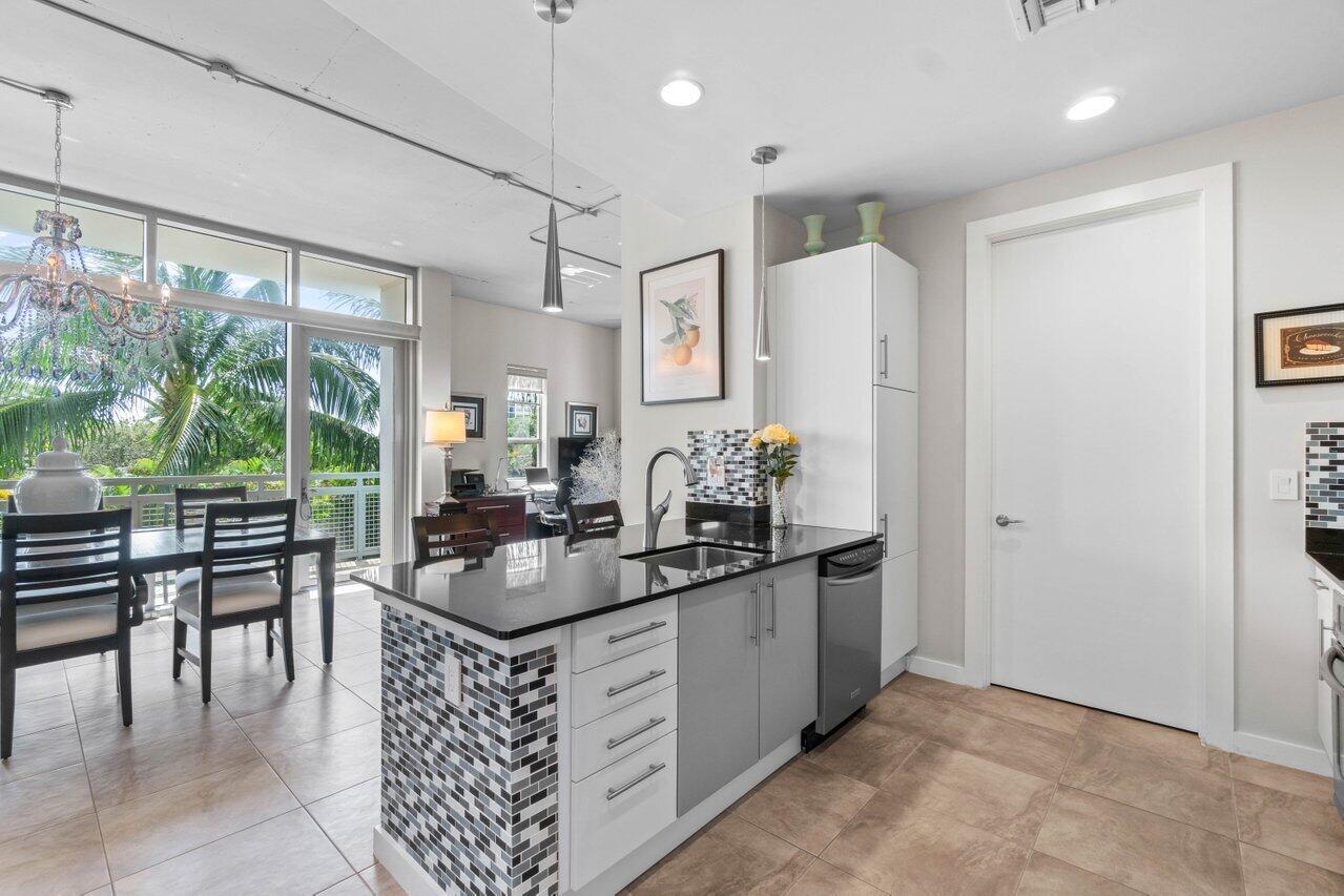 MERIDIAN DELRAY CONDO - Residential