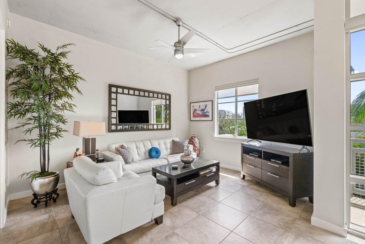 MERIDIAN DELRAY CONDO - Residential