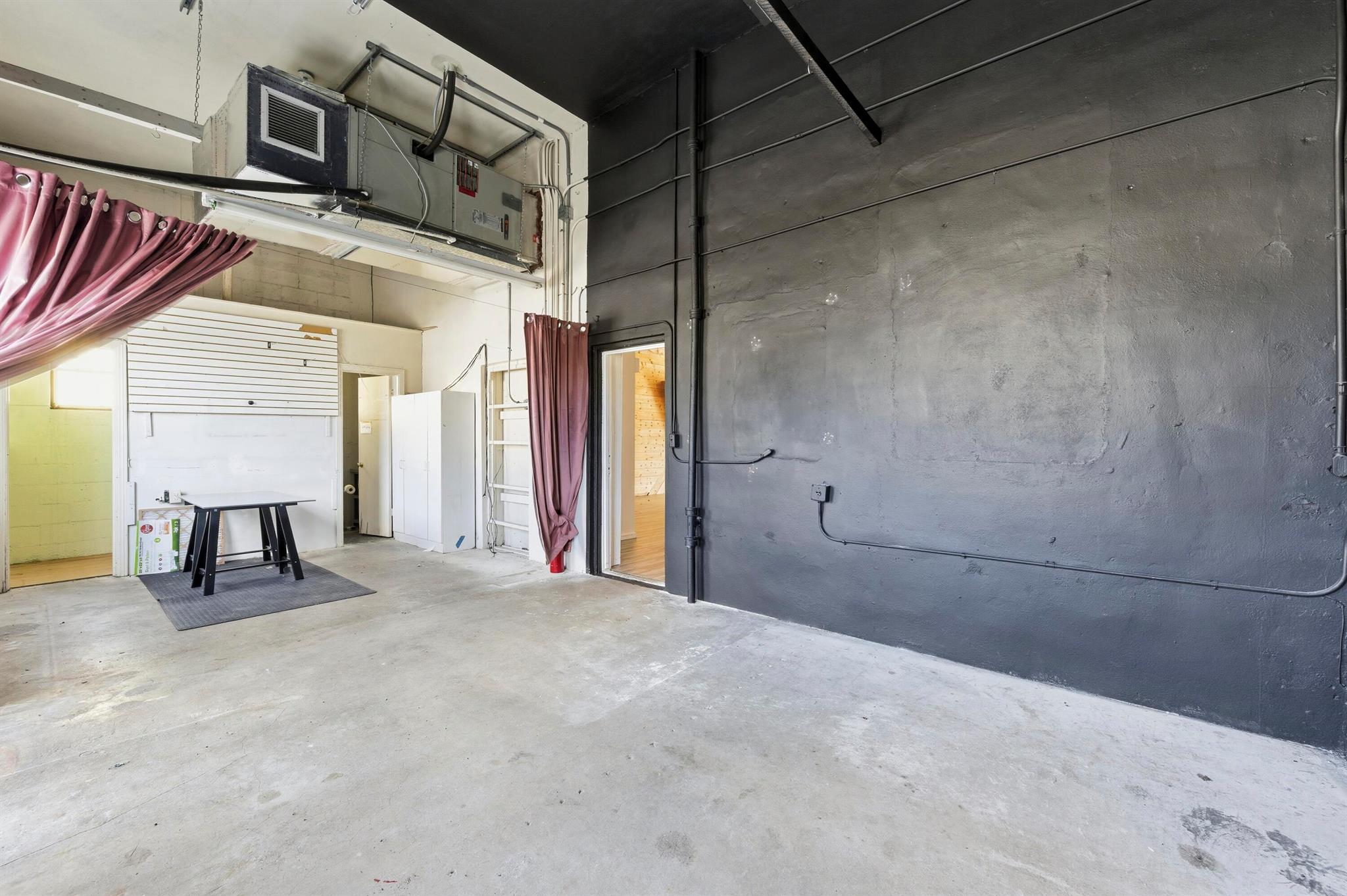 COLONIAL ESTATES - Commercial Lease