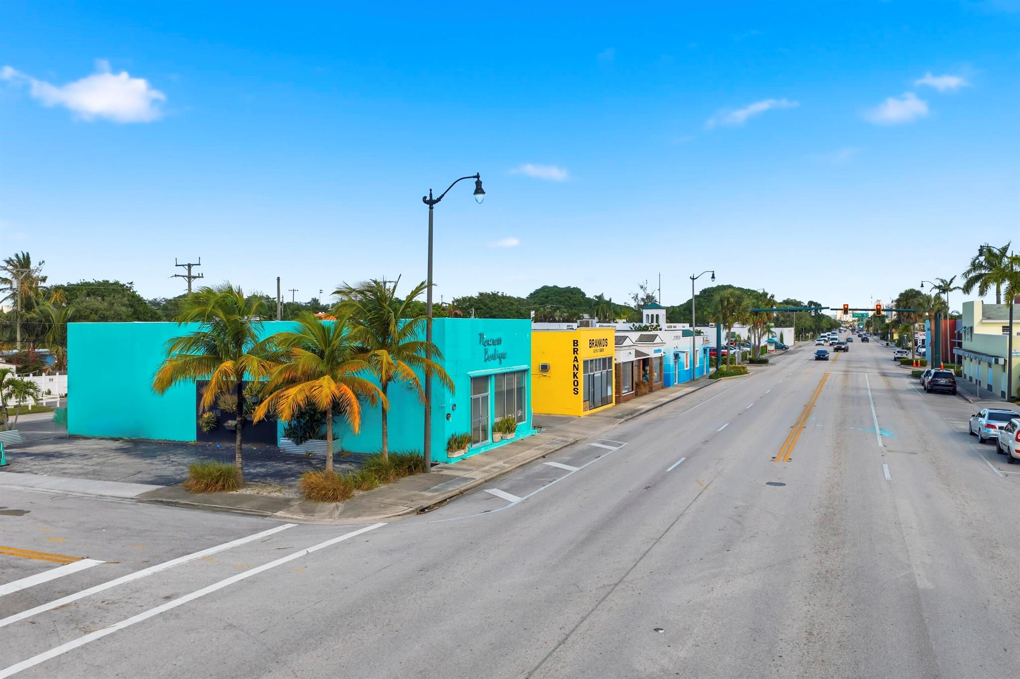 COLONIAL ESTATES - Commercial Lease