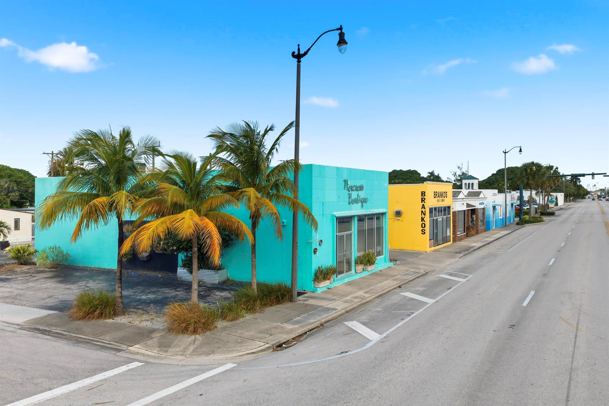 COLONIAL ESTATES - Commercial Lease