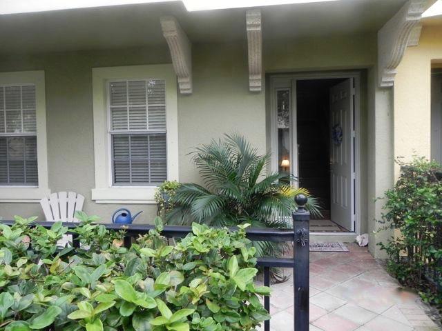 BARCELONA MODEL (END UNIT). UPGRADED 3 BEDROOM, 3.5 BATHS + DEN (WHICH CAN BE USED AS A 4TH BEDROOM WITH FULL BATHROOM ON 1ST FL). BALCONY OFF THE KITCHEN. FRONT BALCONY + PATIO-COURTYARD WITH PARK VIEW. BEAUTIFUL HARDWOOD FLOORS AND TILE THROUGHOUT. NEW WASHER & DRYER. RESORT STYLE LIVING WITH CLUBHOUSE, POOL & GYM. GREAT FOR CORPORATE RENTAL. CLOSE TO ALL THAT PALM BEACH GARDENS HAS TO OFFER, INCLUDING FINE DINING, SHOPS, ETC. CONVENIENT TO I-95 & THE TPKE.