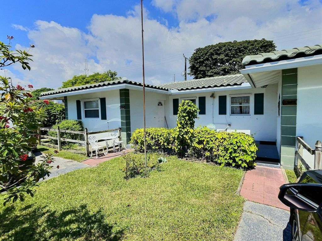 Photo of 2597 NE 2nd Avenue, Boca Raton, FL 33431 (MLS # F10450044)