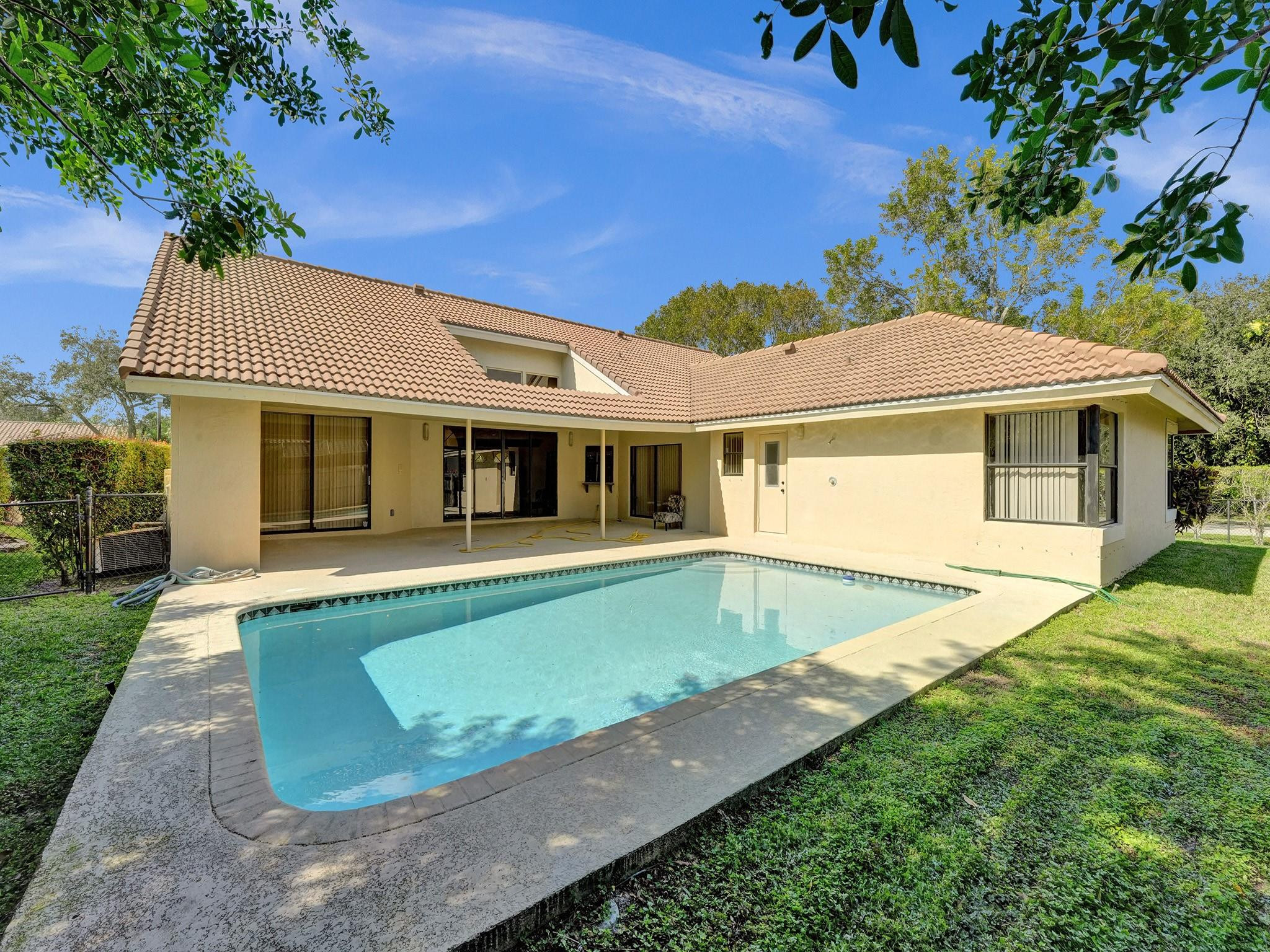 NORTH SPRINGS - Residential Lease