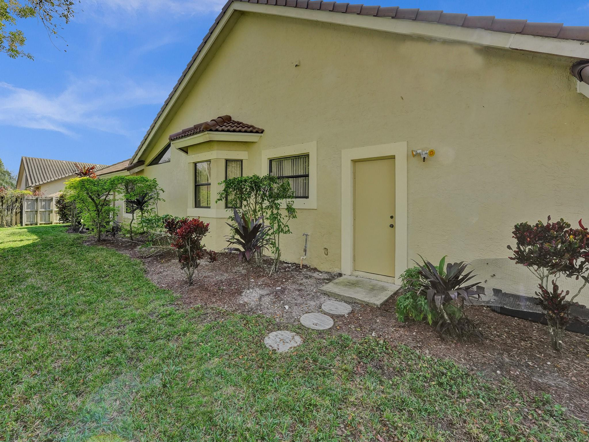 NORTH SPRINGS - Residential Lease