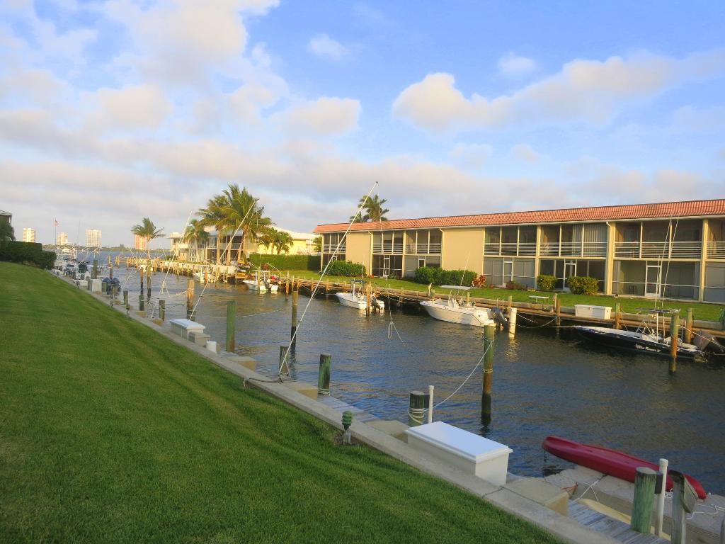 WINDSOR PARK SOUTH CONDOMINIUMS - Residential