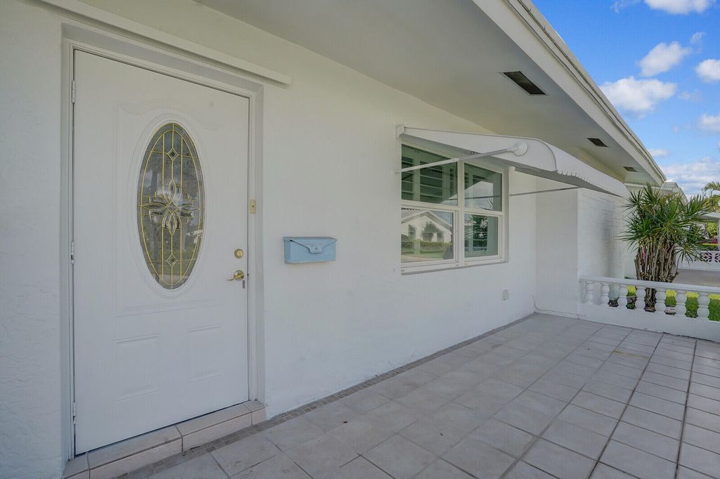 Photo of 1304 SW 23rd Street, Boynton Beach, FL 33426 (MLS # R11094689)