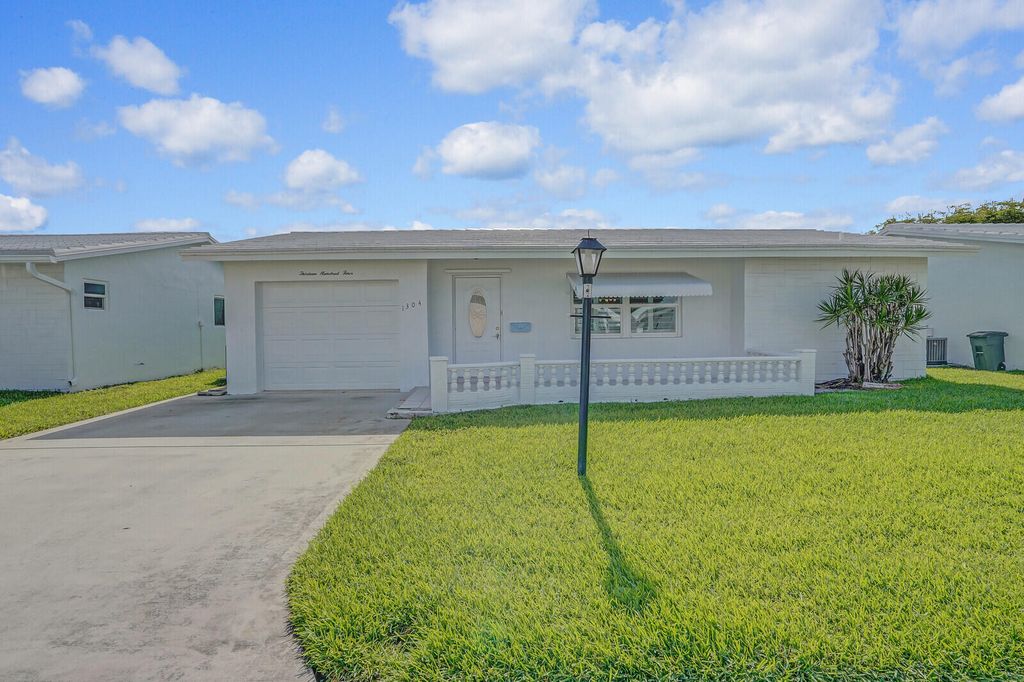 Photo of 1304 SW 23rd Street, Boynton Beach, FL 33426 (MLS # R11094689)