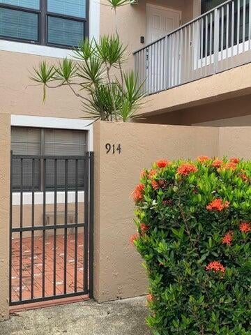 Photo of 6606 VILLA SONRISA Drive #914, Boca Raton, FL 33433 (MLS # B26062049)