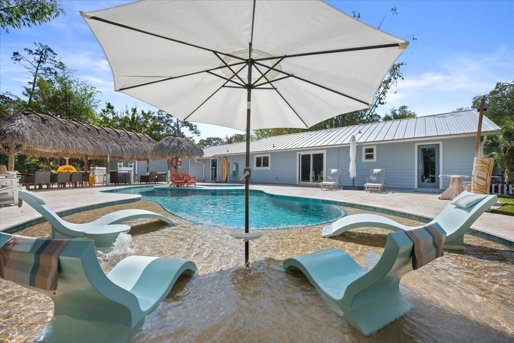 Photo of 13515 N 155th Pl Place N, Jupiter, FL 33478 (MLS # B26008616)