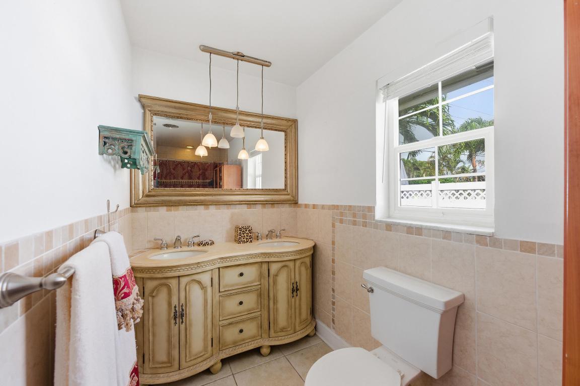 VENETIAN ISLES 3RD SEC - Residential