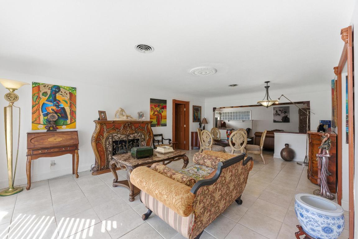 VENETIAN ISLES 3RD SEC - Residential