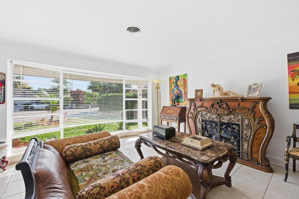 VENETIAN ISLES 3RD SEC - Residential