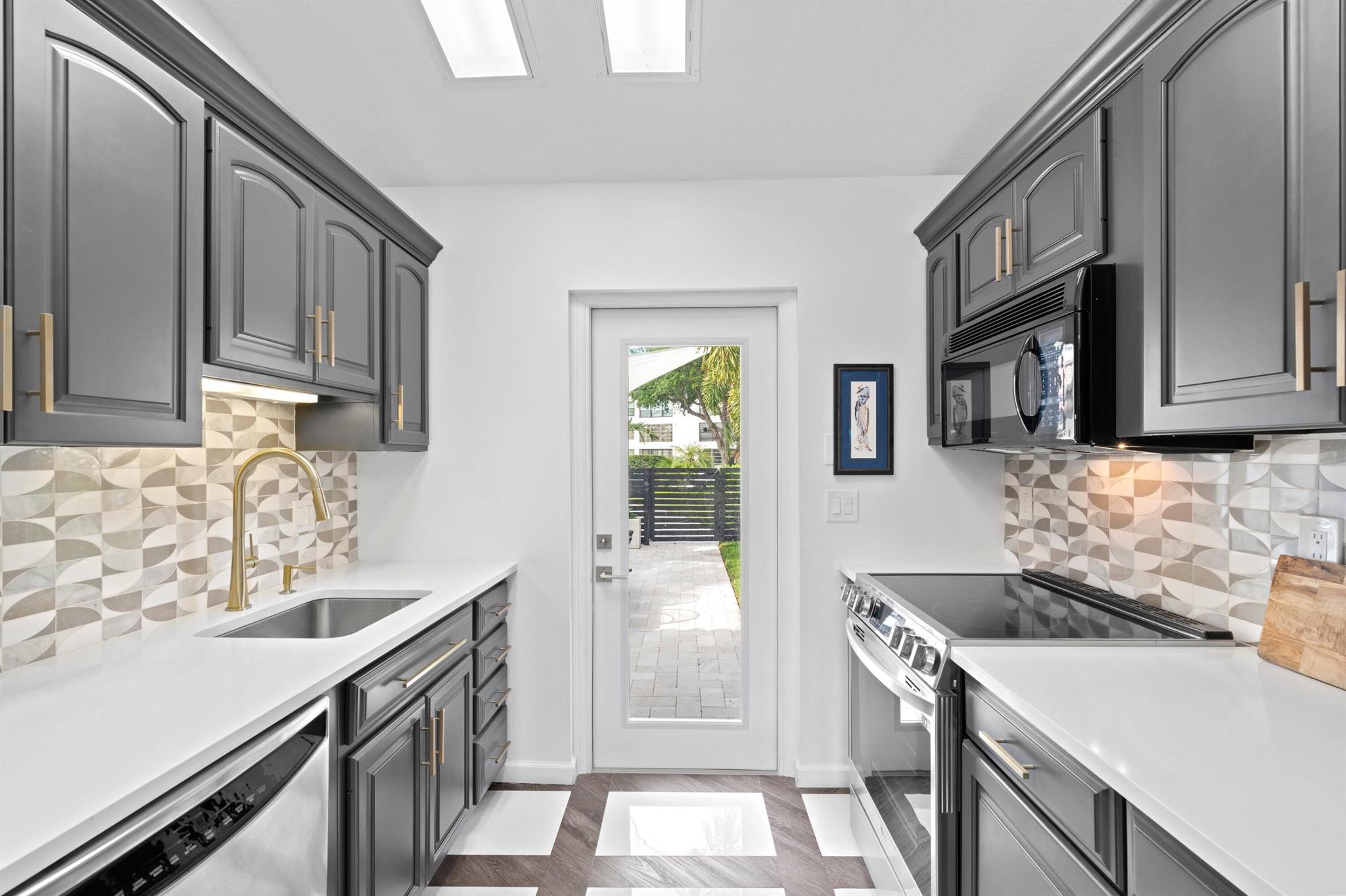 PRESIDENT COUNTRY CLUB 4 - Residential