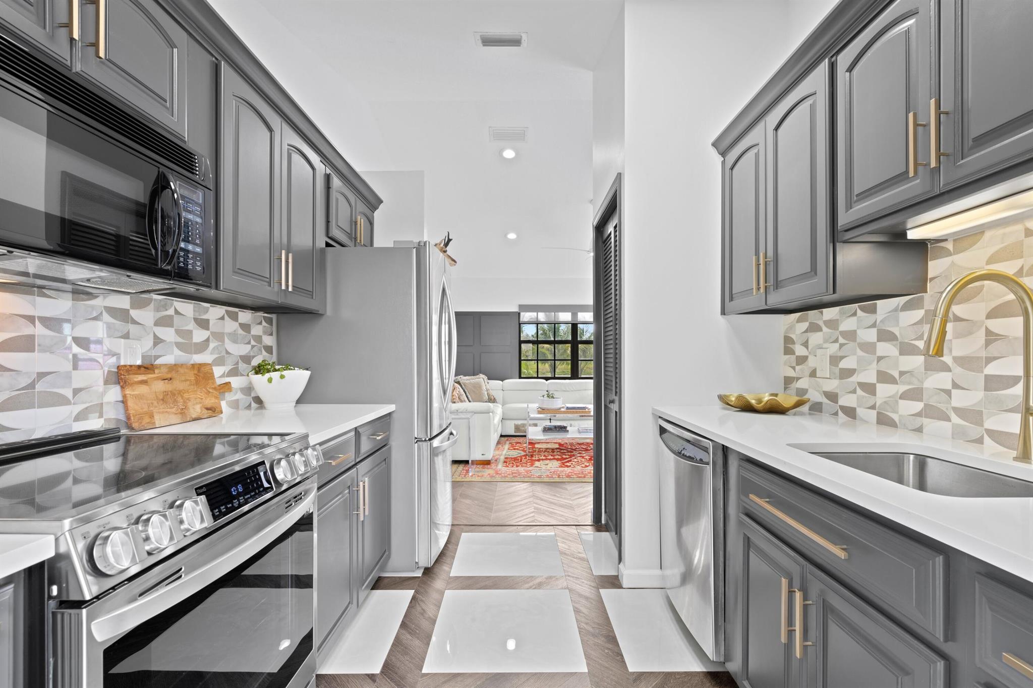 PRESIDENT COUNTRY CLUB 4 - Residential