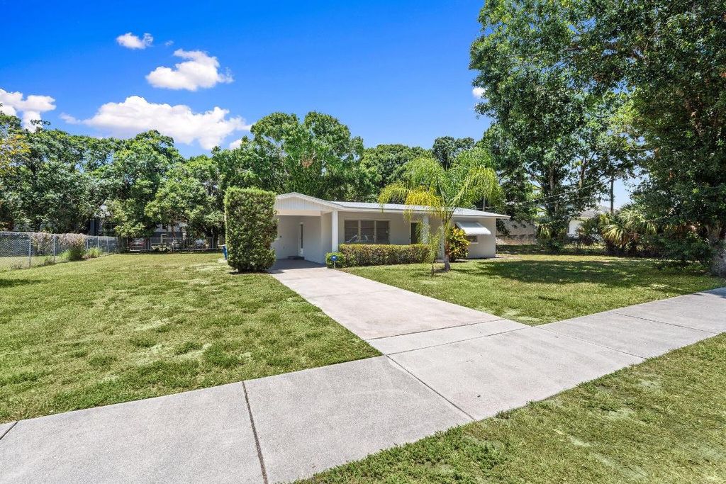 Photo of 903 S 27th Street, Fort Pierce, FL 34947 (MLS # R11094135)