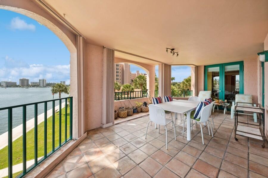 Mizner Court - Residential