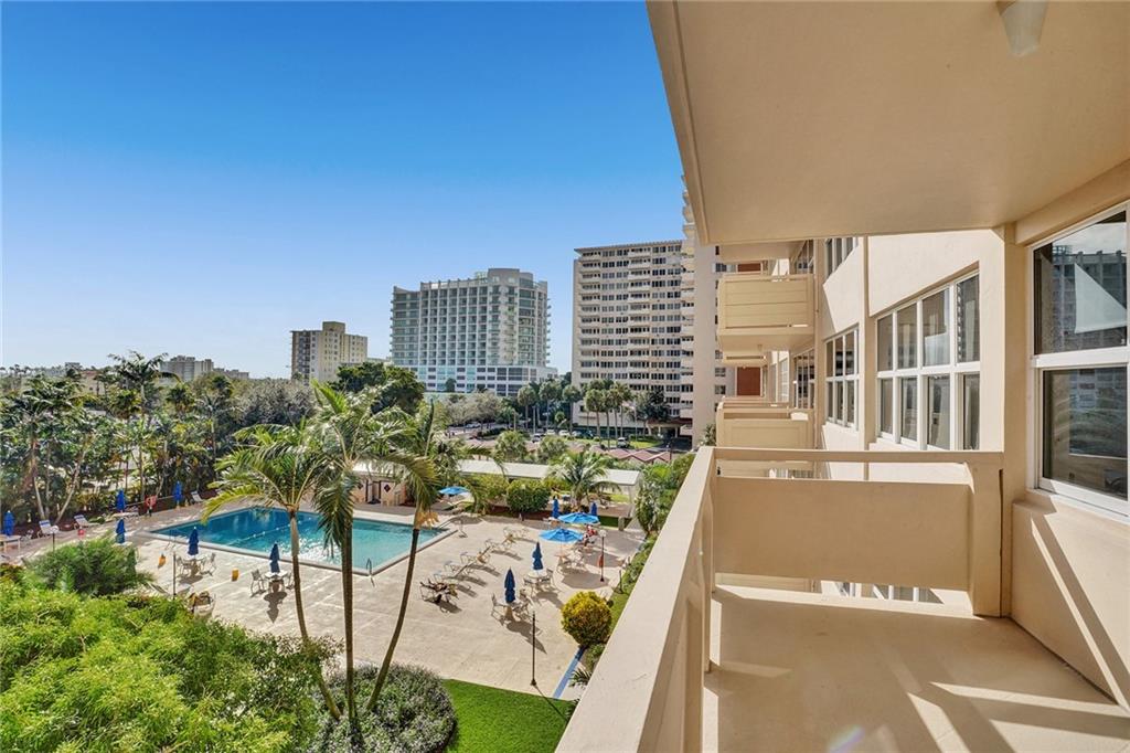 Coral Ridge Towers South - Residential