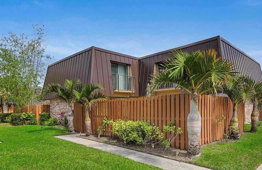 Photo of 5752 SE Windsong Lane #312, Stuart, FL 34997 (MLS # R10756144)