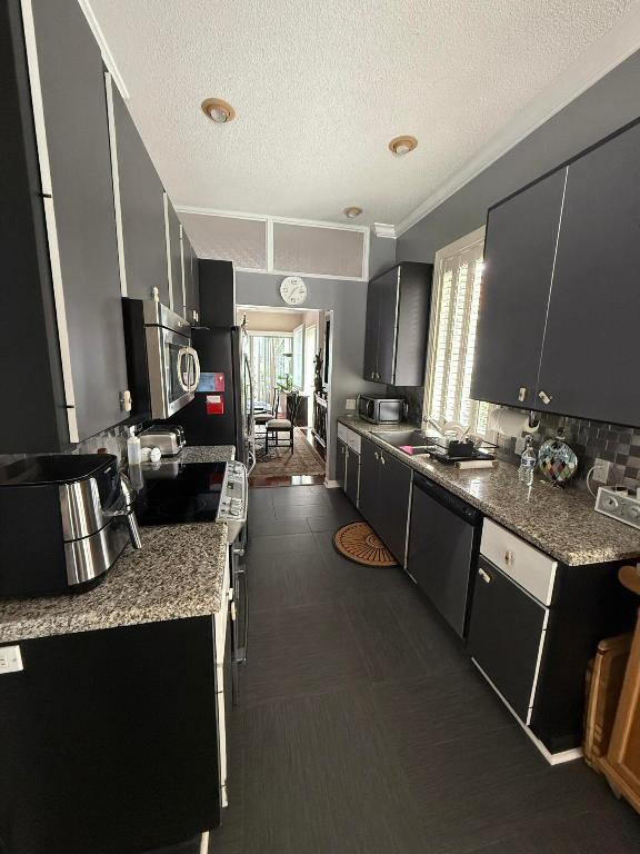 OAKS OAKS EAST 1 - Residential Lease