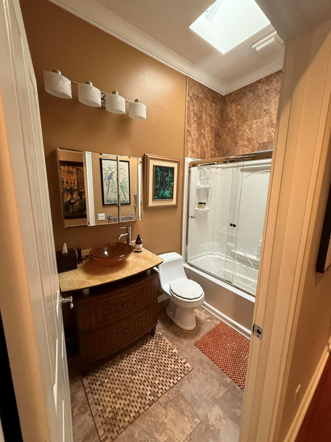 OAKS OAKS EAST 1 - Residential Lease