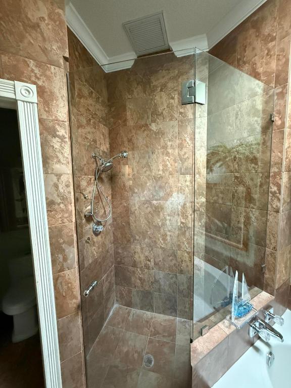 OAKS OAKS EAST 1 - Residential Lease