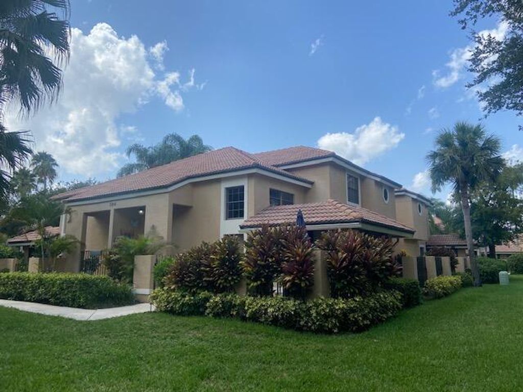 Photo of 364 Prestwick Circle #4, Palm Beach Gardens, FL 33418 (MLS # R10965002)