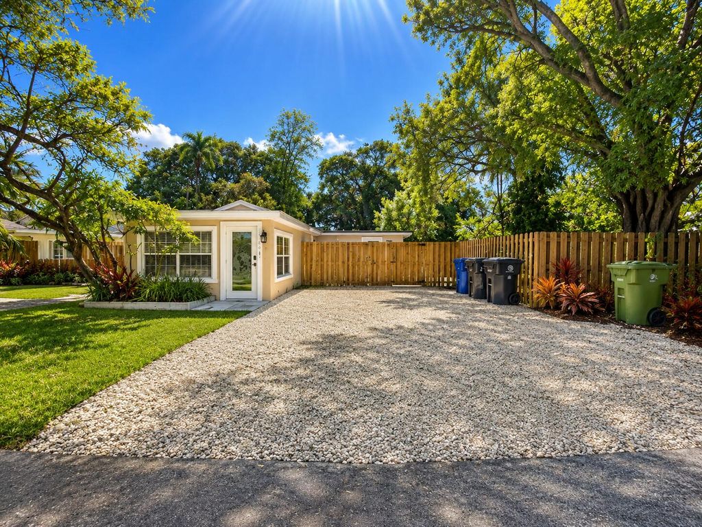 Photo of 1420 SW 33rd Court, Fort Lauderdale, FL 33315 (MLS # B26032290)
