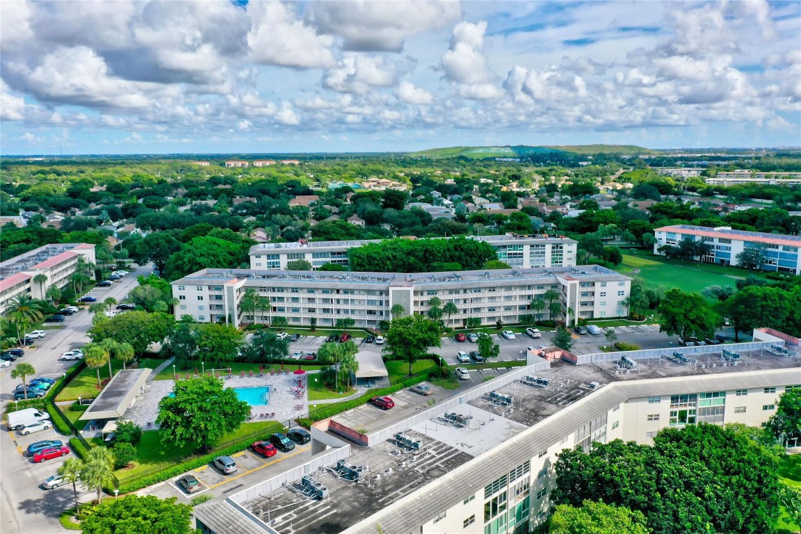 WYNMOOR VILLAGE - Residential