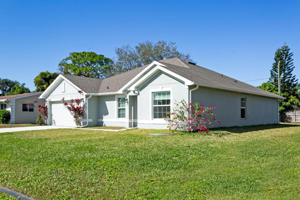 Photo of 519 SE Sunnybrook Terrace, Port Saint Lucie, FL 34983 (MLS # R11156588)