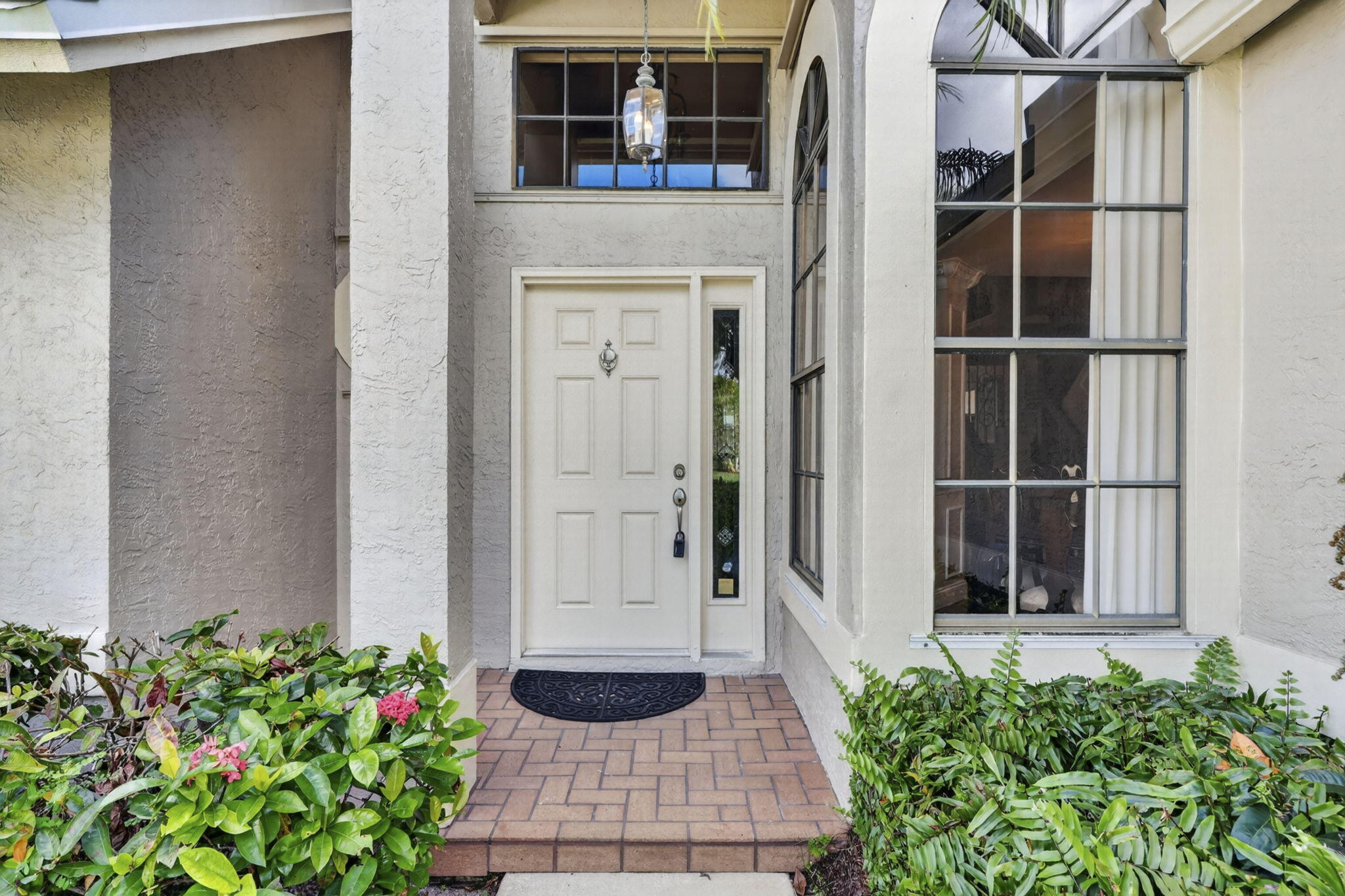 Properties 1570 YACHTMAN Place