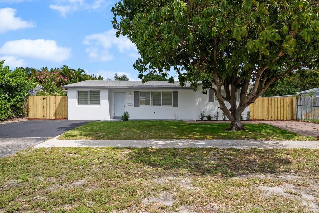 Photo of 311 NW 37th Street, Deerfield Beach, FL 33064 (MLS # R11080464)