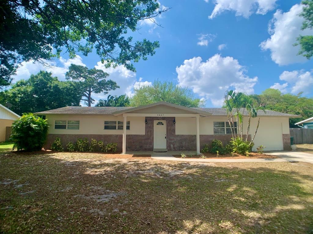Photo of 5607 Winter Garden Parkway, Fort Pierce, FL 34951 (MLS # R10701311)