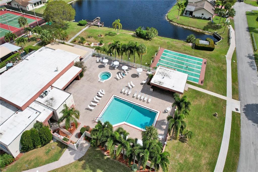 The Meadows Of Crystal La - Residential