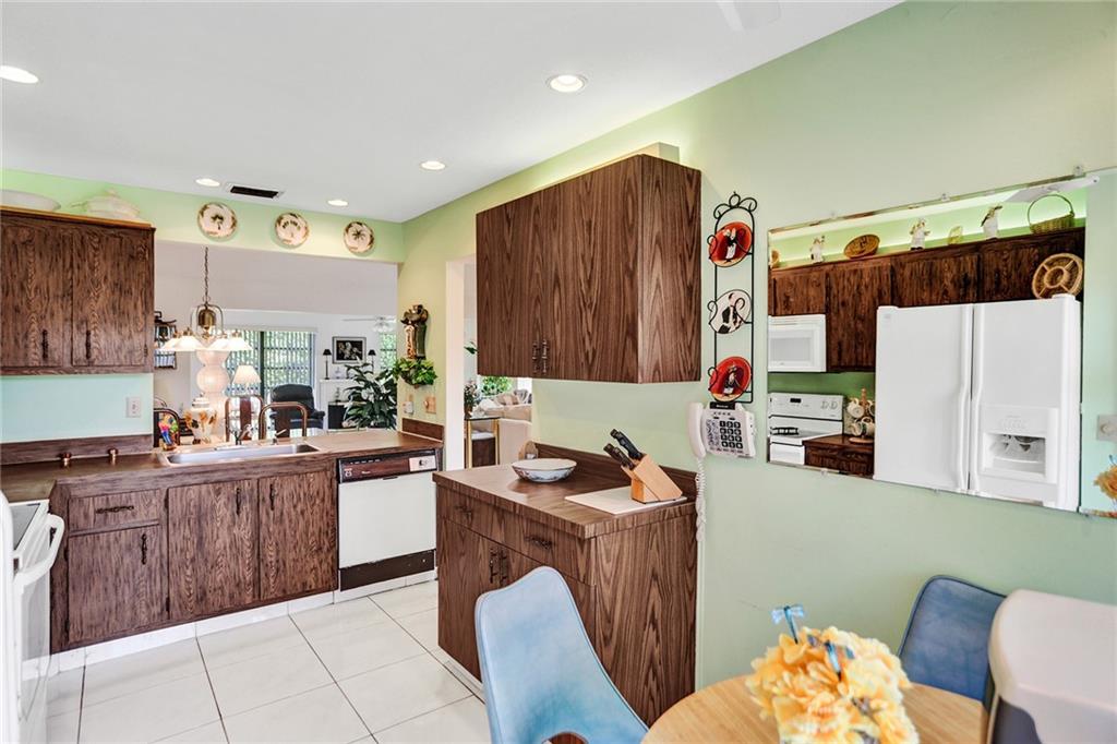 The Meadows Of Crystal La - Residential