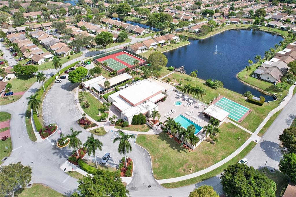 The Meadows Of Crystal La - Residential