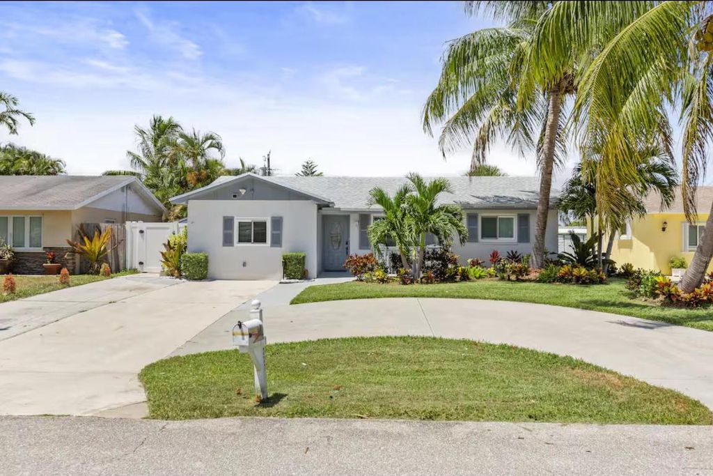 Photo of 337 Balsam Street, Palm Beach Gardens, FL 33410 (MLS # R11092566)
