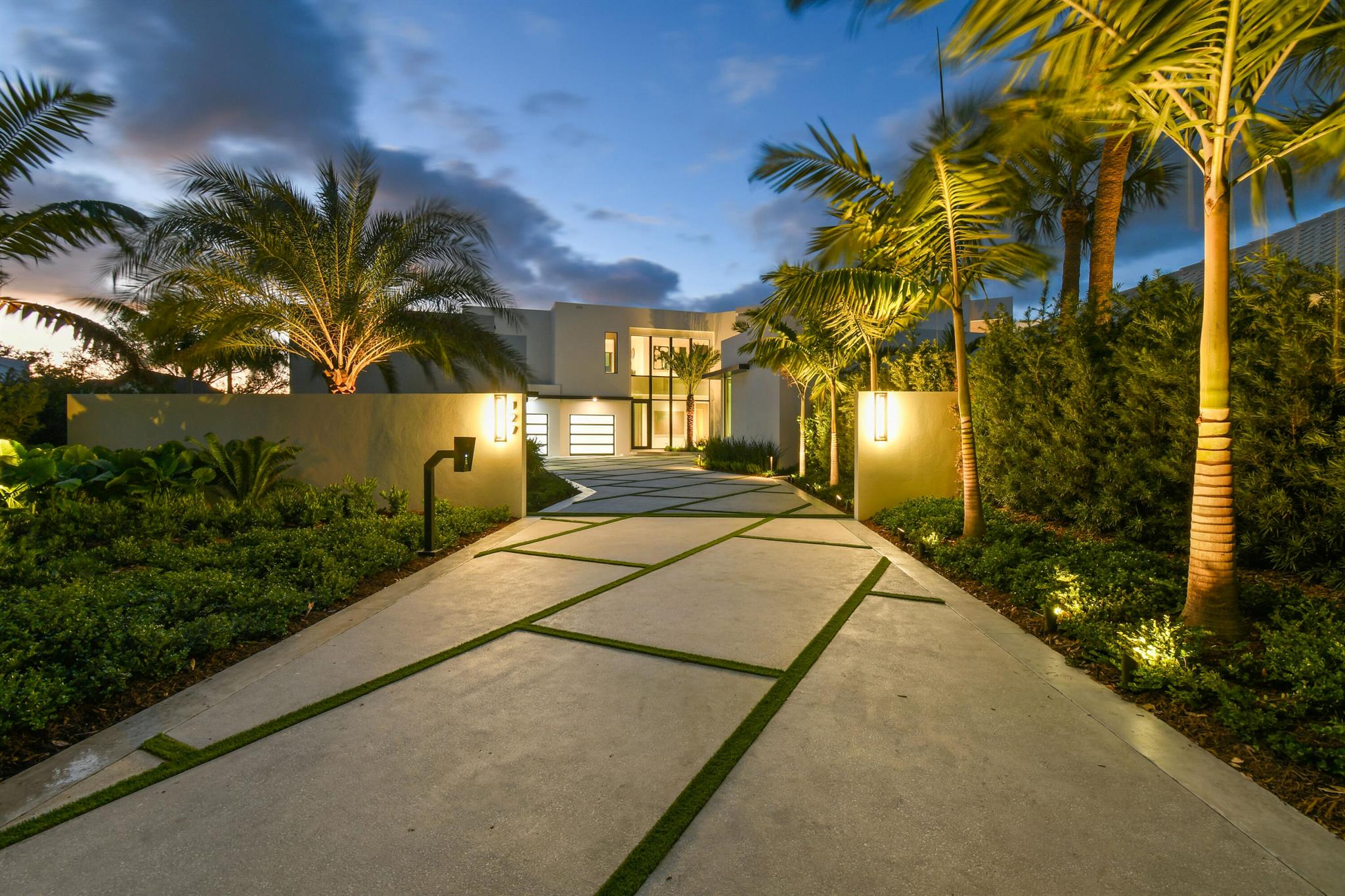 ADMIRALS COVE - Residential