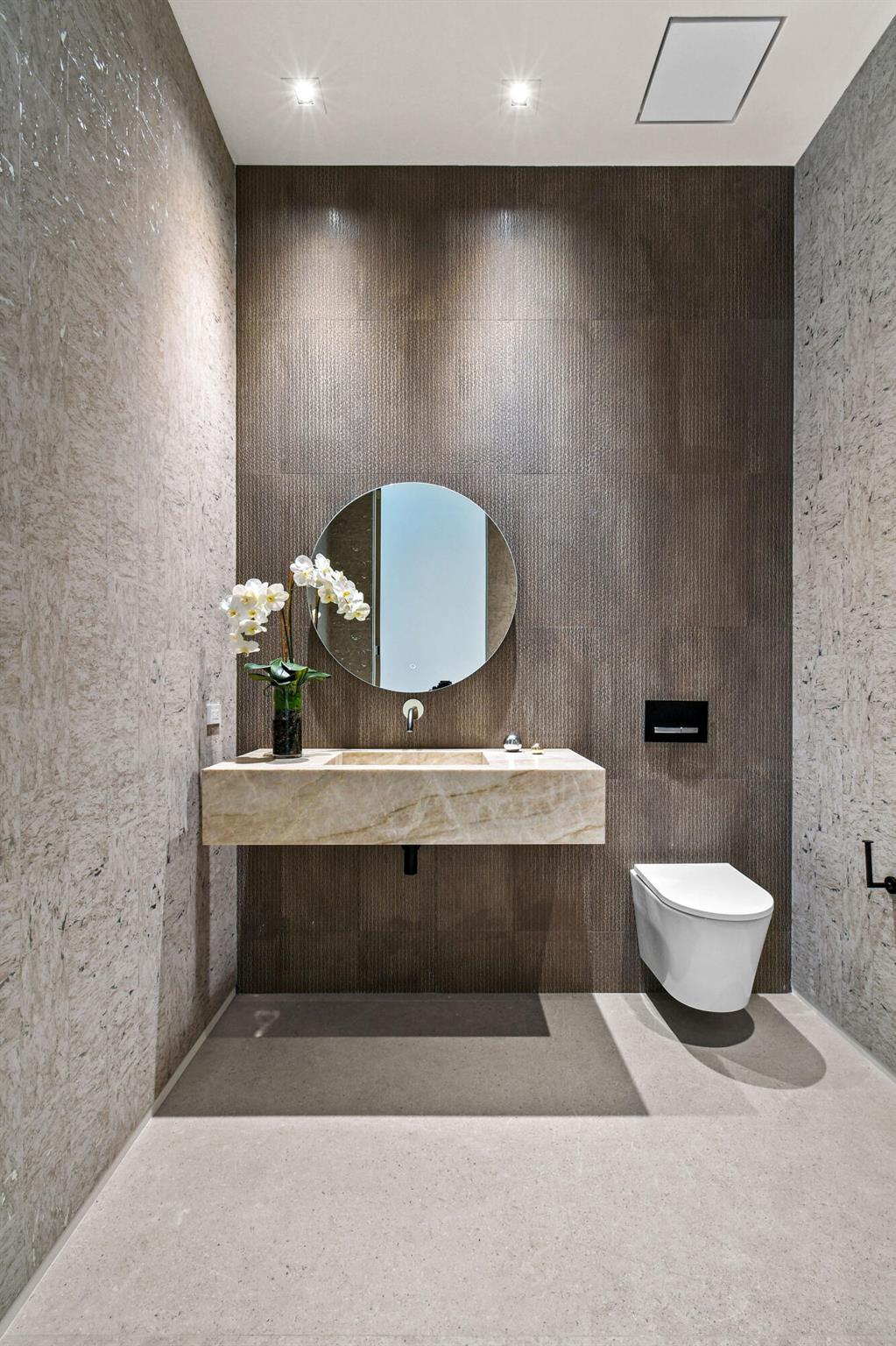 ADMIRALS COVE - Residential