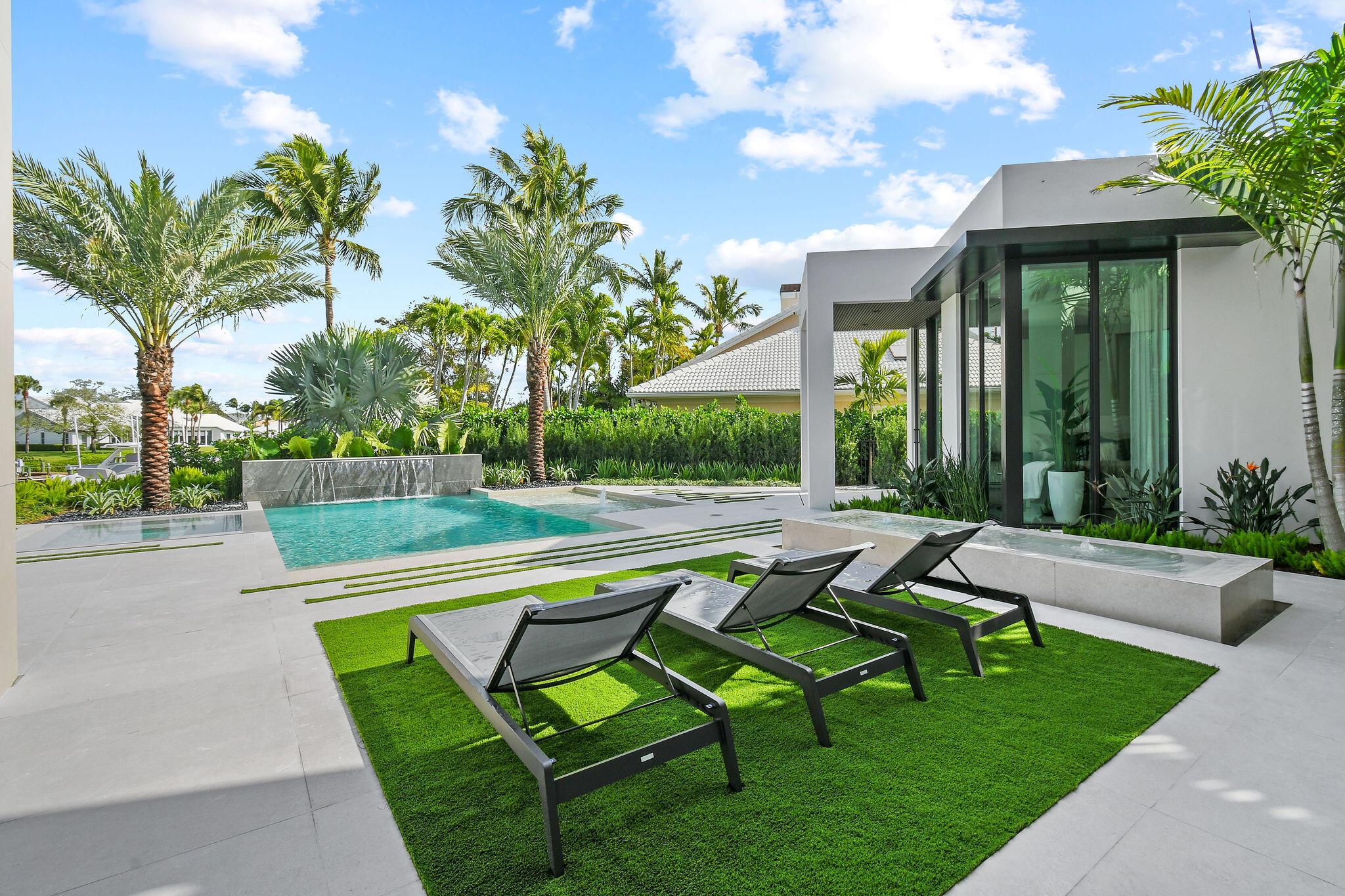 ADMIRALS COVE - Residential