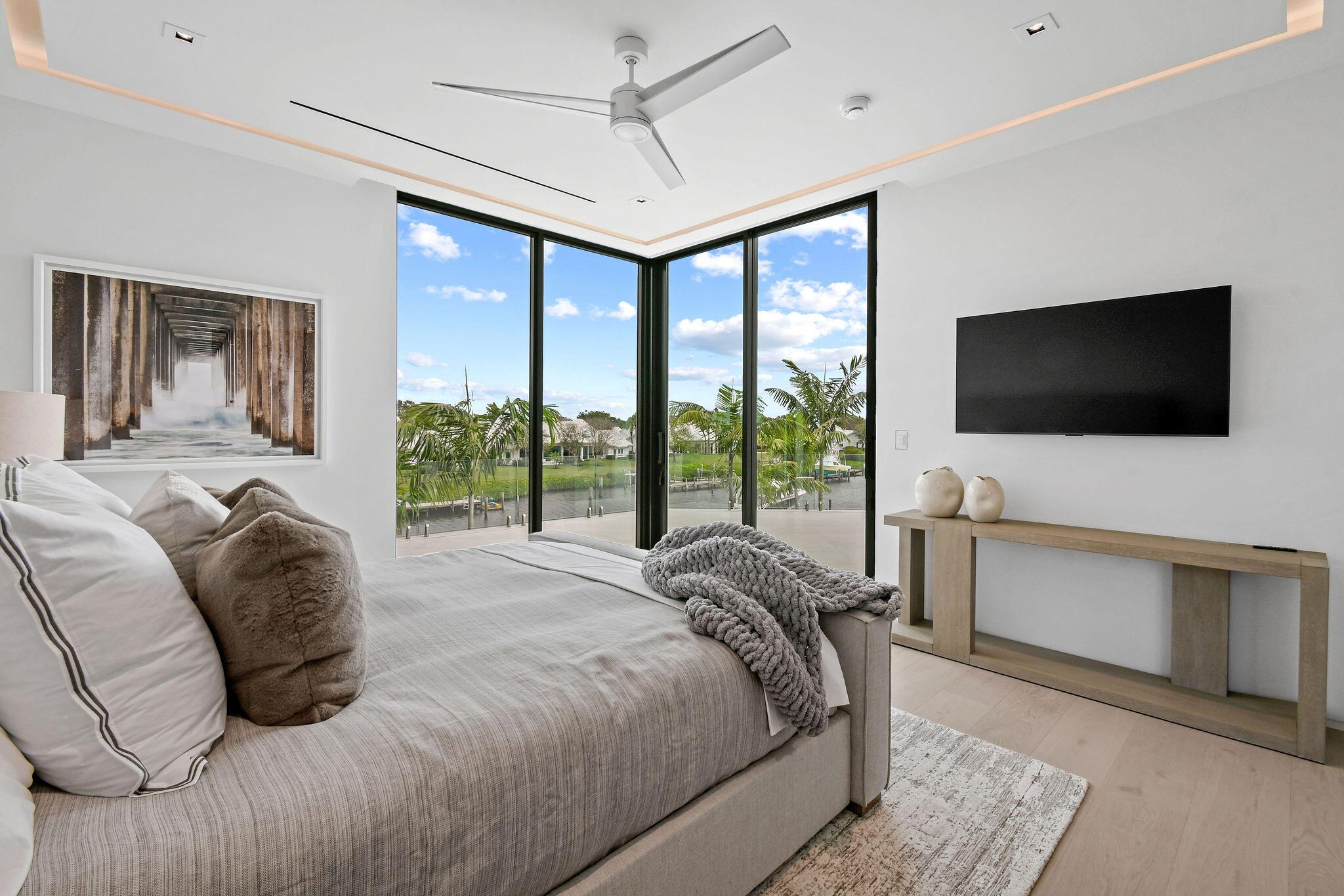 ADMIRALS COVE - Residential