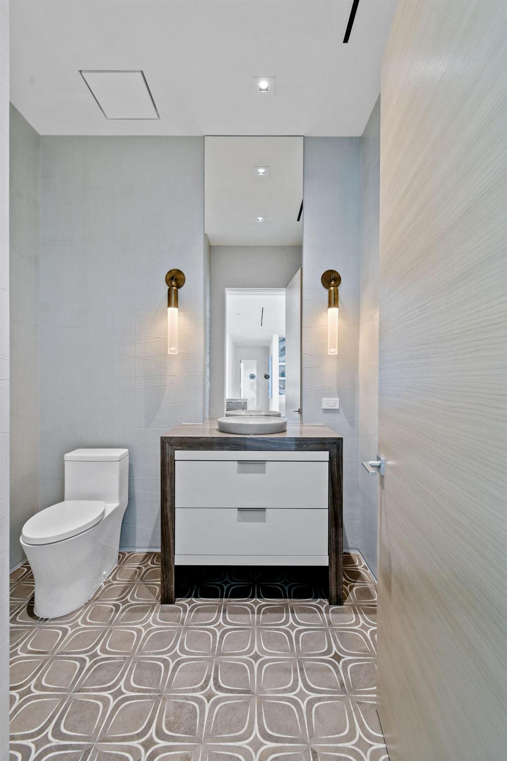 ADMIRALS COVE - Residential